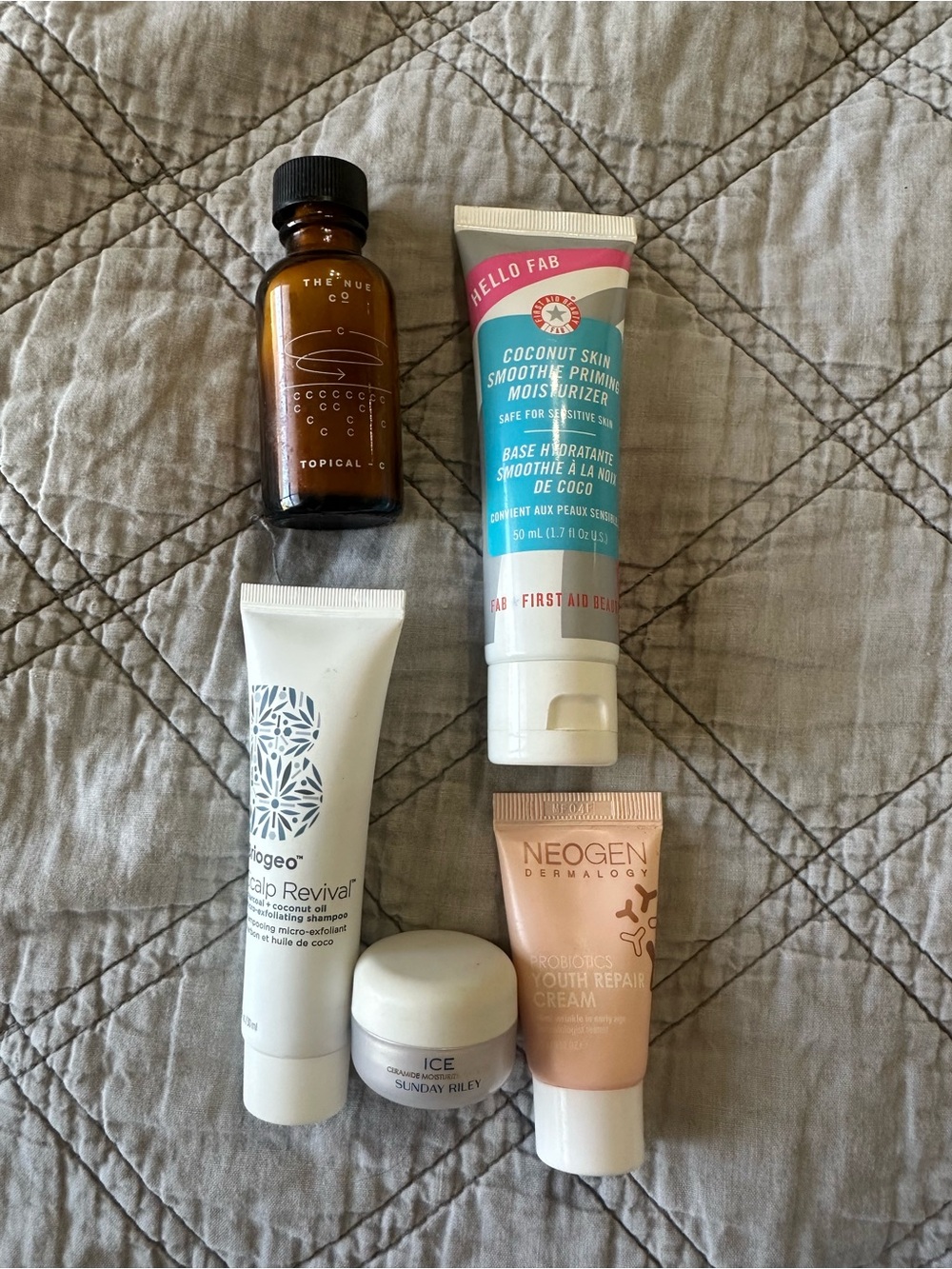 First Aid Beauty Coconut Skin Smoothie Priming Moisturizer - White & Teal Tube